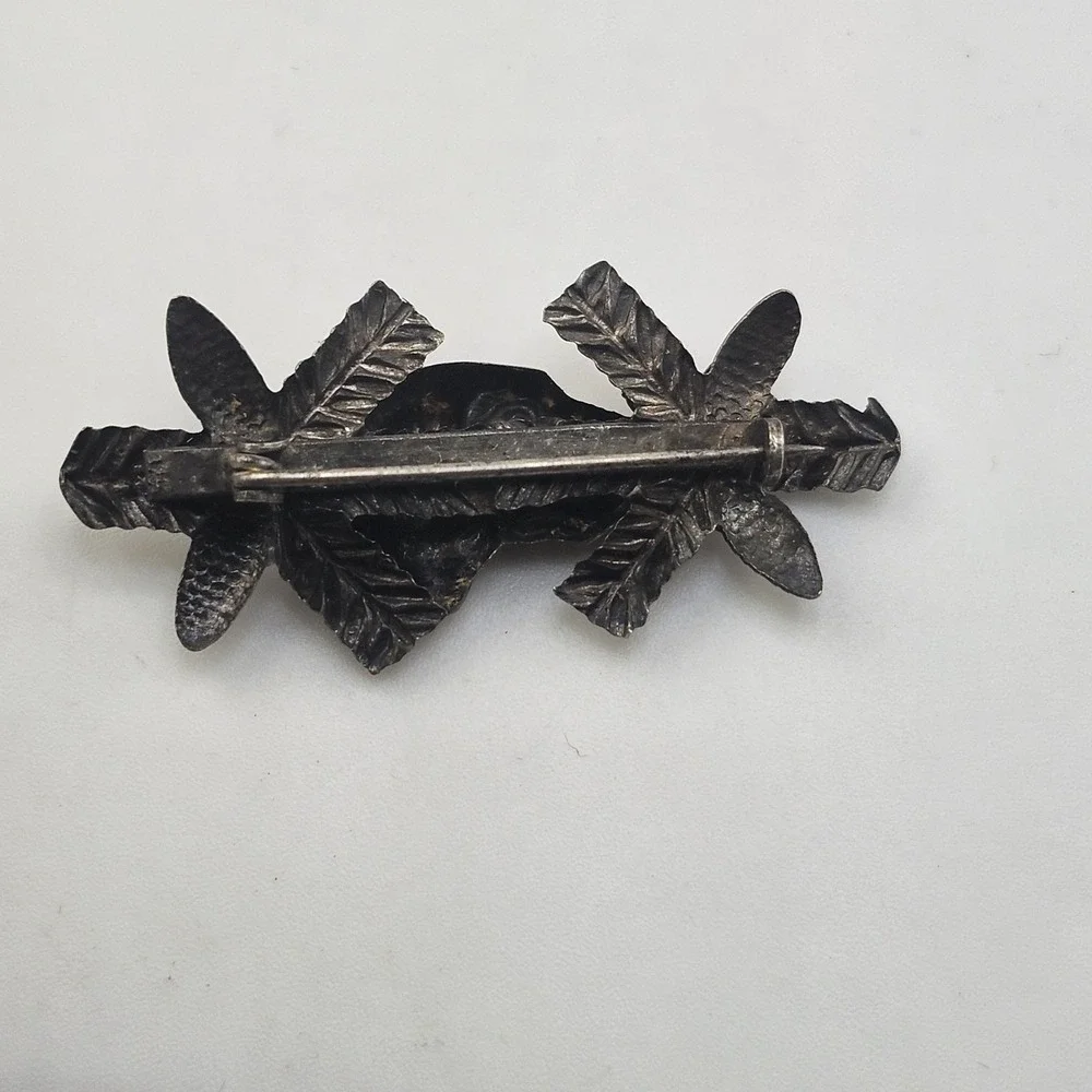 Vintage Silver‎ Tone Hunting Dog Brooch With Pine Cones